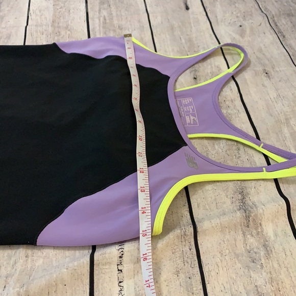 New Balance Women's Athletic Tank Top With Built in Bra - Picture 10 of 12